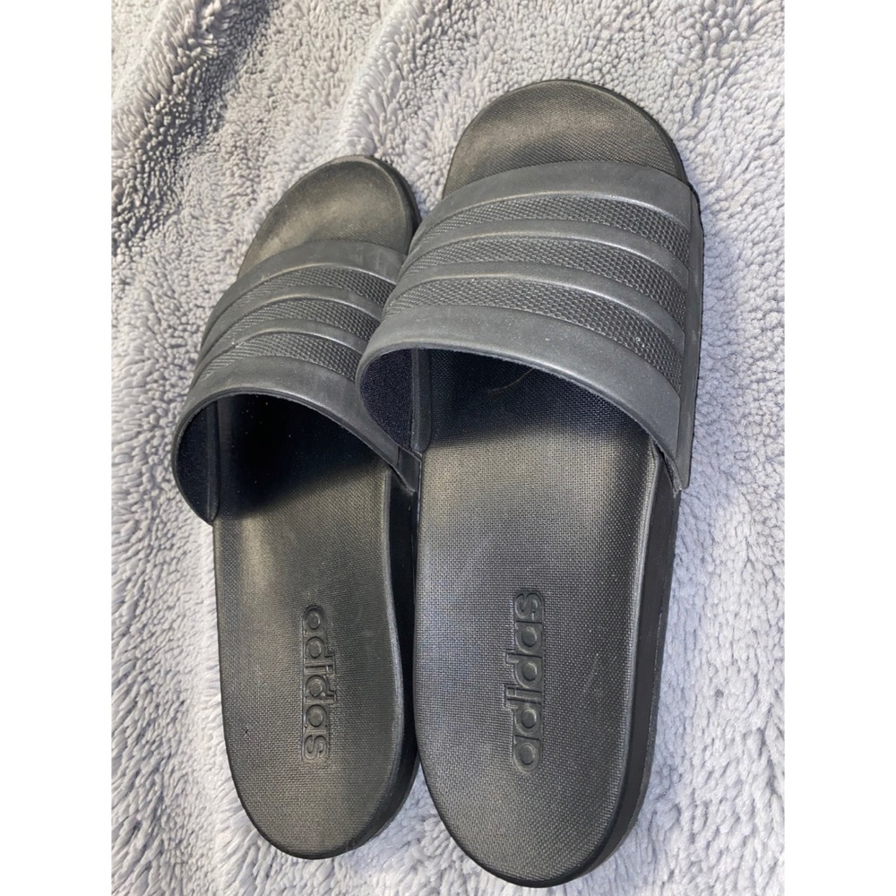 Black Adidas cloudfoam slides